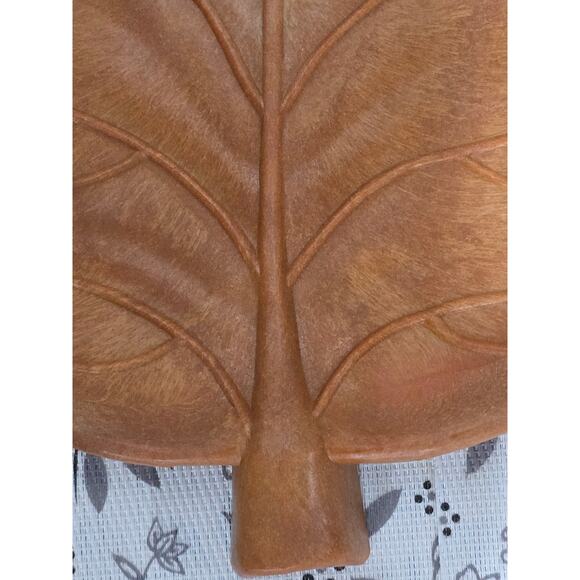 Leaf-Shaped Wall Hanging / Decorative Tray - Picture 9 of 11